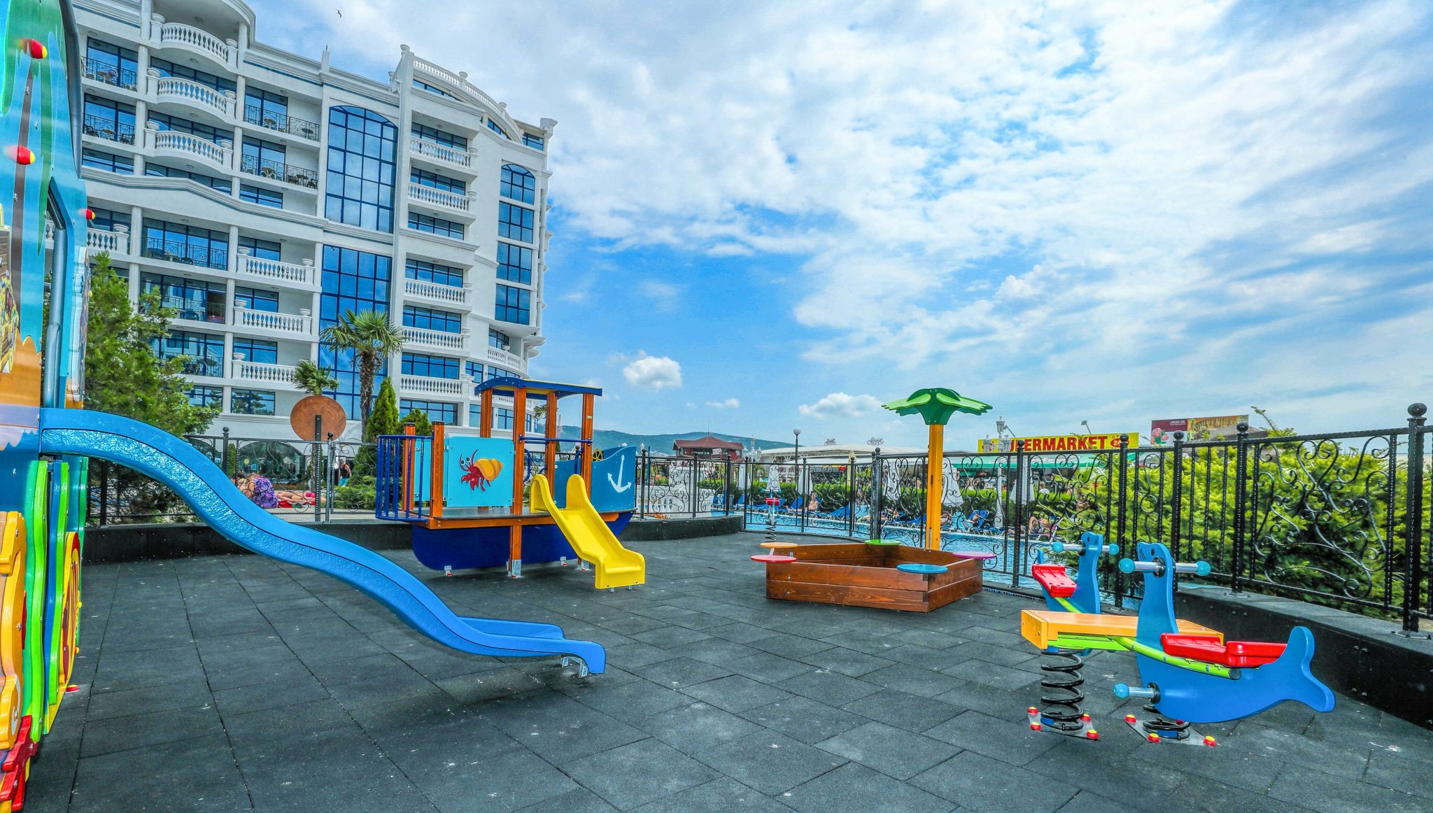 Хотел “Chaika Beach Resort” Слънчев Бряг – Великолепна гледка и първокласно обслужване