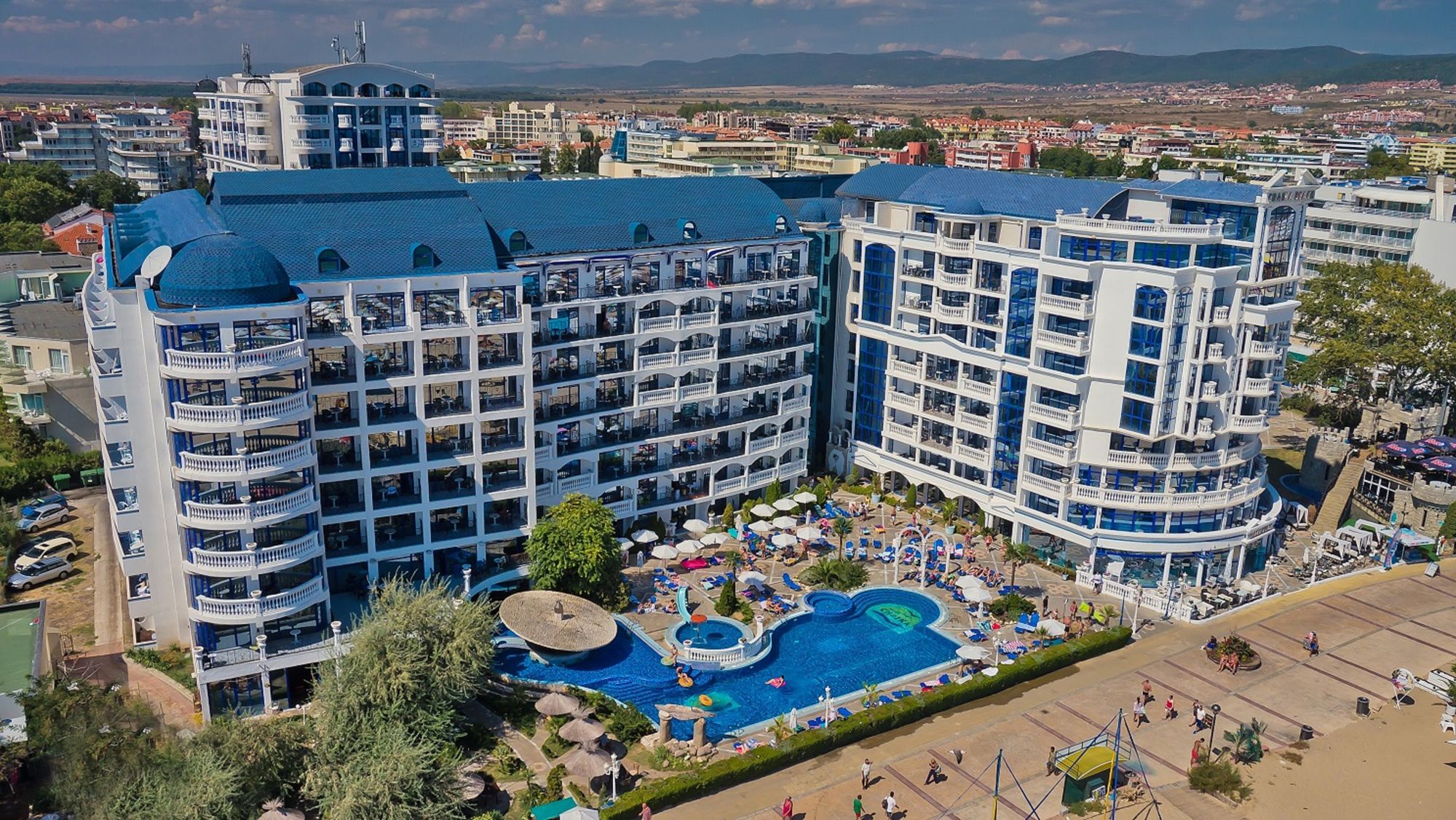Хотел “Chaika Beach Resort” Слънчев Бряг – Великолепна гледка и първокласно обслужване - Image 2