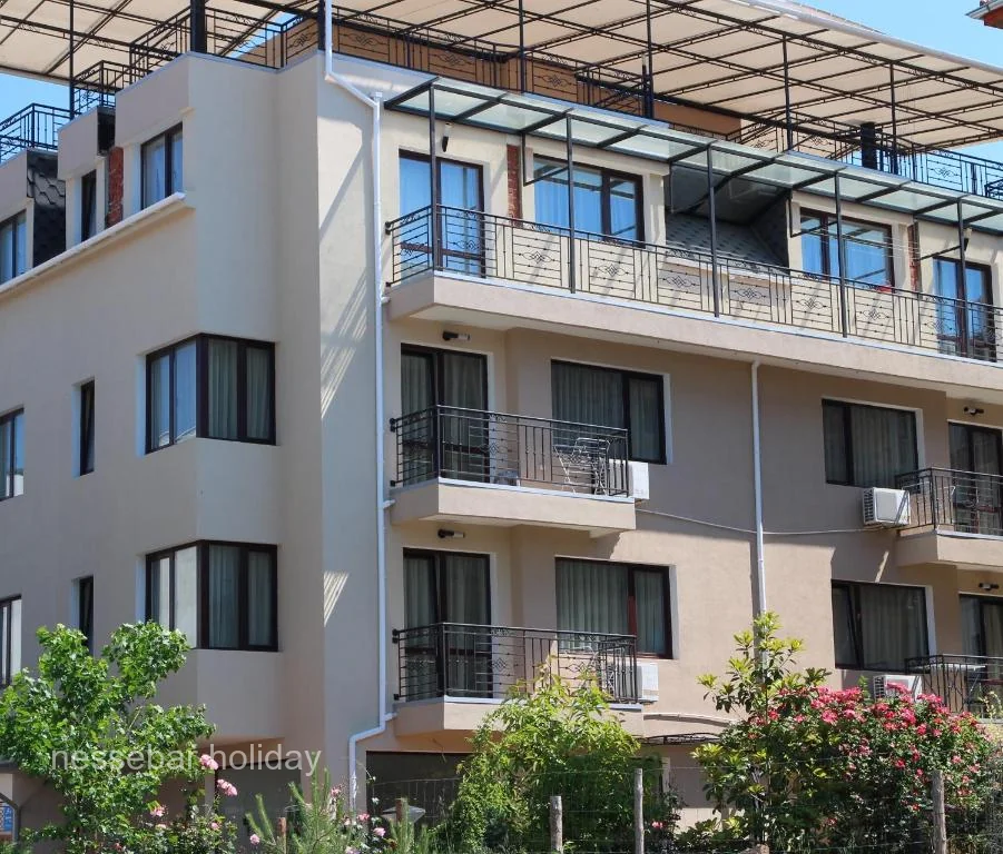“Flowers” Apartments Несебър – Апартаменти на брега на морето