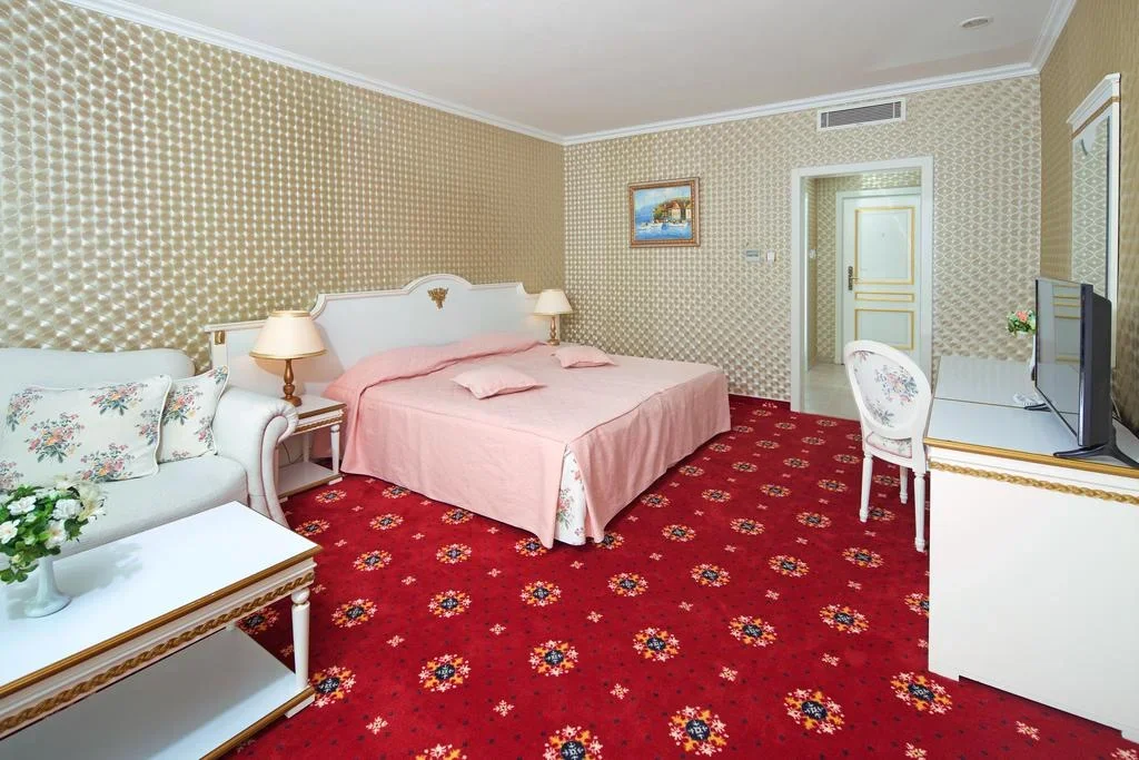 Hotel&Aqua park “Планета” – Луксозна почивка в Слънчев Бряг - Image 1