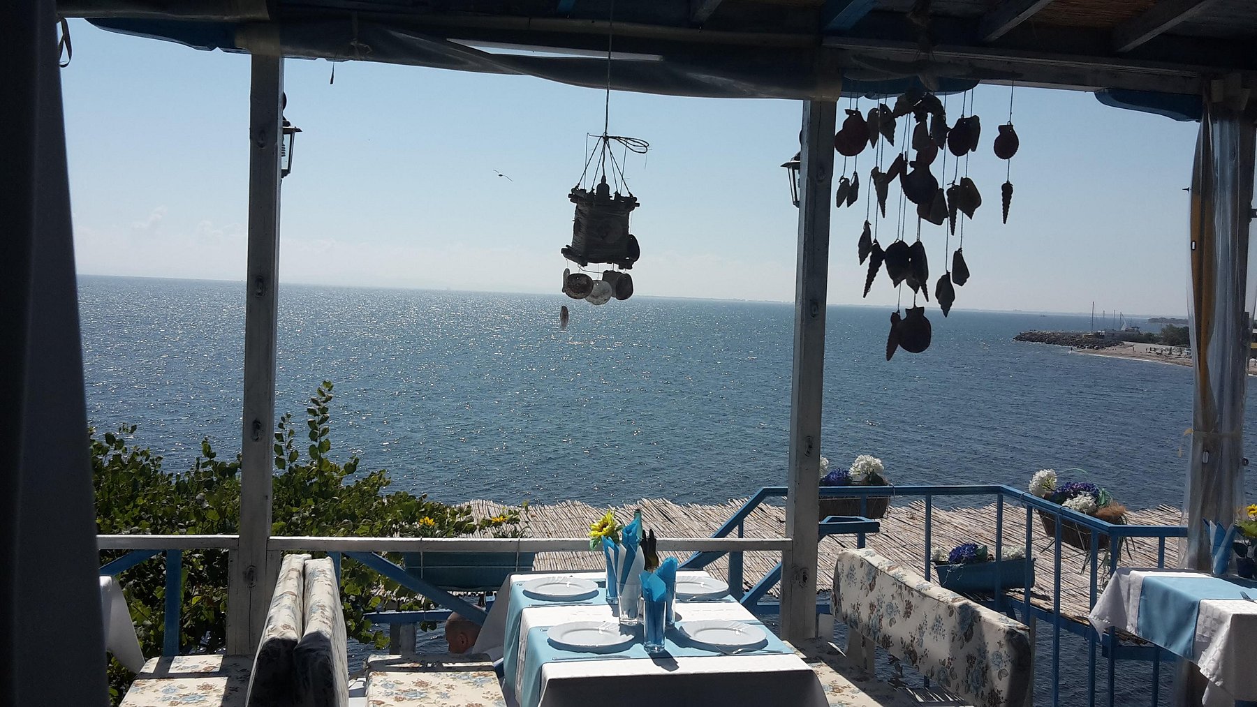 Ресторант “Robinzon” Fish&Grill Несебър – Комфорт и впечатляваща гледка към морето