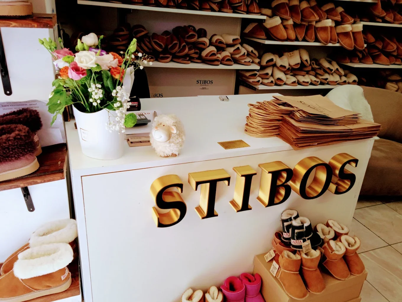 Магазин “STIBOS” Несебр – Высококачественные домашние тапочки и пантофли, произведенные в Болгарии