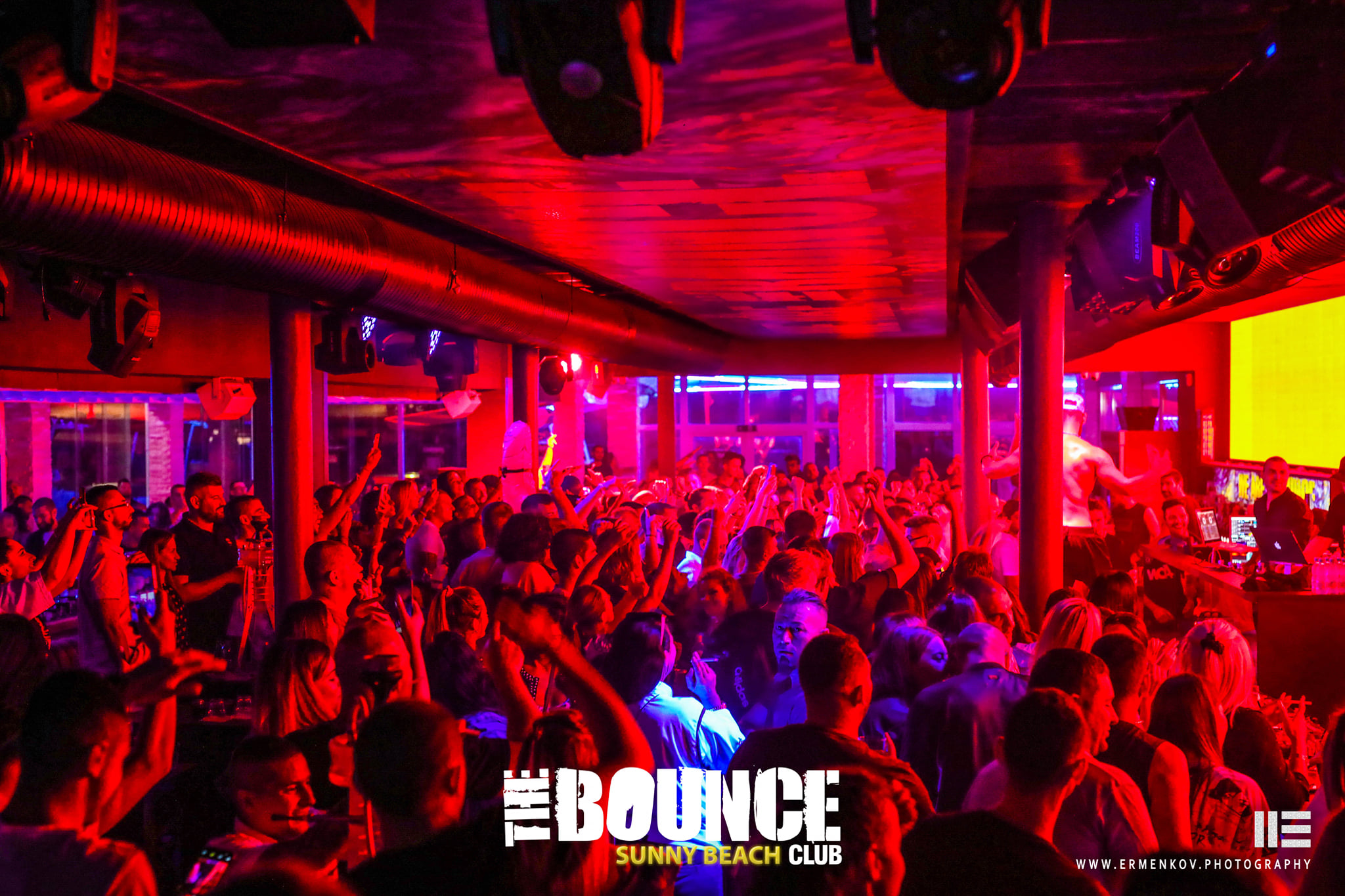 “The Bounce” club Слънчев Бряг – Нощен клуб, който създава моменти