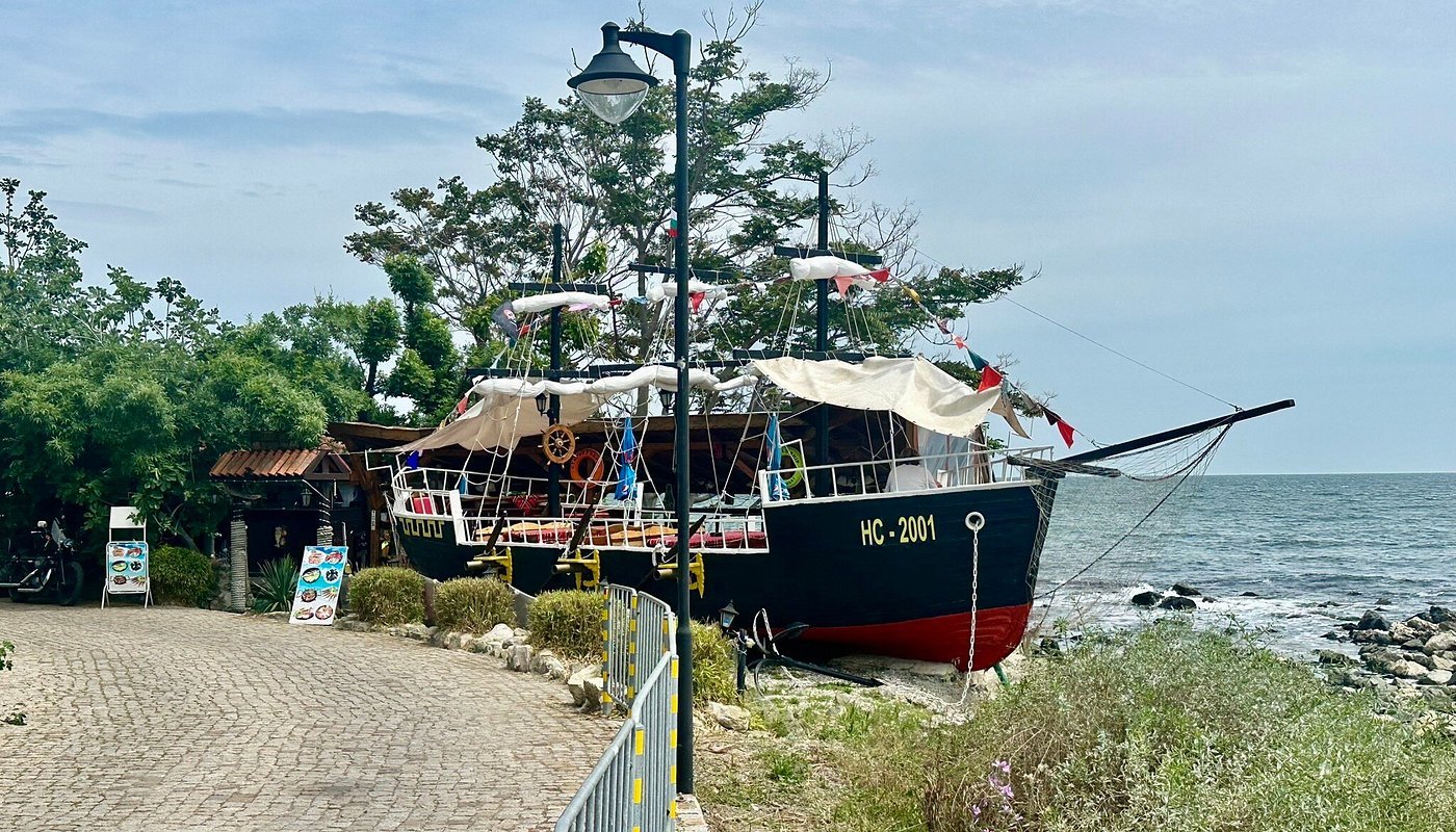 “The Old Ship” – Морски ресторант в Стария град