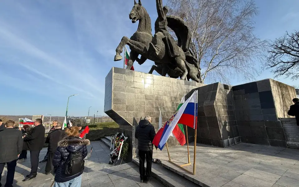 Патриоти от Белене съхраниха Карцовия бук: Дарение за руски дипломат