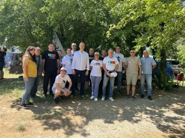 „Възраждане" – Ловеч на националния събор край Петропавловския манастир-2